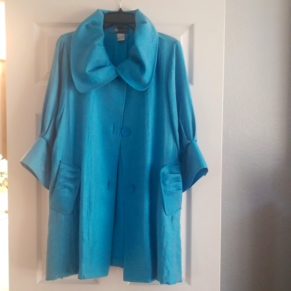 Damee Inc. Turquois dressy jacket or long top. Excellent condition.